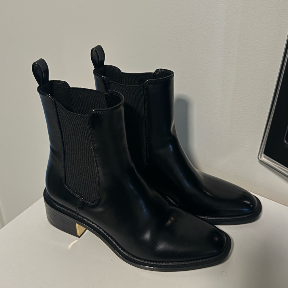 Zara Black Over the Knee Boots Sleek Leather Design